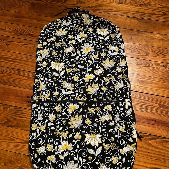 Vera Bradley Yellow Bird pattern 5-item set with hanging bag and more! - Picture 3 of 15